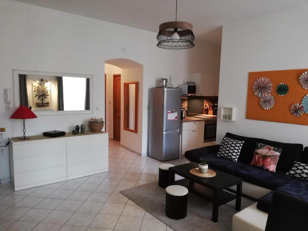 Orange: Appartement Pratique Et Idealement Place Orange  Exterior foto